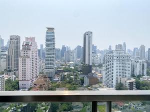 Stylish Modern 1BR - BTS Phrom Phong - Ultra Fast WiFi