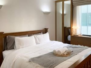 Luxury Modern 2BR 145 sqm - BTS Asok - Ultra Fast WiFi