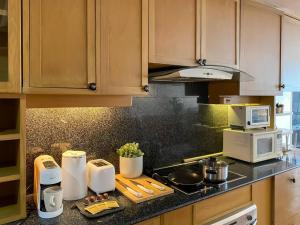 Luxury Modern 2BR 145 sqm - BTS Asok - Ultra Fast WiFi