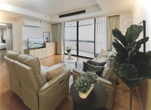 Luxury Modern 2BR 145 sqm - BTS Asok - Ultra Fast WiFi