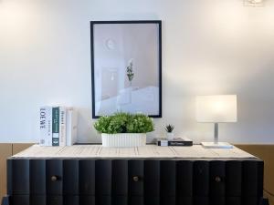 Luxury Modern 2BR 145 sqm - BTS Asok - Ultra Fast WiFi