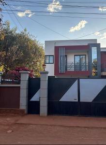 Appartement BIKA à 5 mn de laéroport dIvato - navette privée gratuite