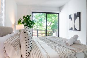 Stylish 2BR Miami Condo with Private Balcony