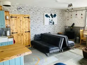 The Cuddly Cow Cosy Barn Studio Campview Farm Stay - Dunmuckrum