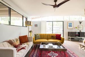 Quaint Uptown Sedona home walking distance to shops