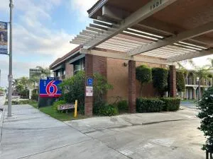 Studio 6 Suites Santa Ana, CA - فوونتين فالي