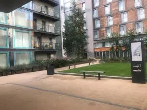 Modern apartment next to Hayes and Harlington station - 希灵登