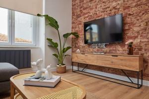 Charming 3BR 2Bath AC in Center - Santur D8