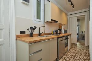 Spacious 3BR 2Bath AC in Center - Santur D9