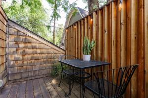 #StayInMyDistrict Hyde Park Studio Up