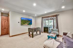 Lx22 Lake Tahoe north shore 4 bed cabin hot tub