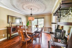 Luxe Lakefront Portsmouth Home Fish, Swim and Play!