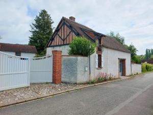 Gîte paisible avec jardin, proche nature et sites historiques, idéale pour détente et activités outdoor. - FR-1-581-138