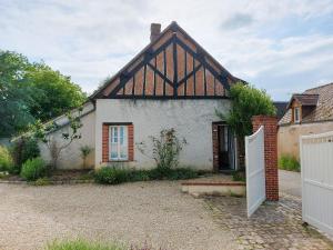 Gîte paisible avec jardin, proche nature et sites historiques, idéale pour détente et activités outdoor. - FR-1-581-138
