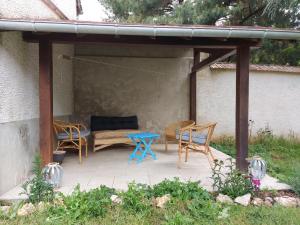 Gîte paisible avec jardin, proche nature et sites historiques, idéale pour détente et activités outdoor. - FR-1-581-138