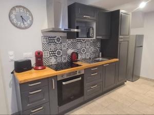 Maisons de vacances Maison de bourg vigneronne avec 3 chambres et tout confort, ideale pour la campagne ! - FR-1-586-44 : photos des chambres