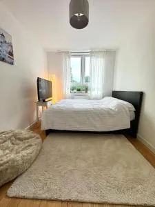 Bright and Cozy Room Breakfast Included - Forest Hill