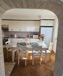 Sea And Old City View Apartment