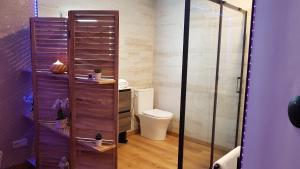 B&B / Chambres d'hotes Love room jaccuzi : photos des chambres