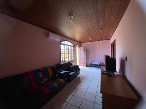 Sobrado com 5 suítes e piscina no centro Camboriú