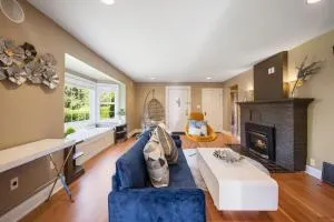 Private park in a cozy home next to I-90 huge yard - Mercer Island