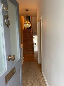 Large 4 Bedroom Family home in centre Winchester