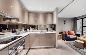 Modern Central East London City Apartment