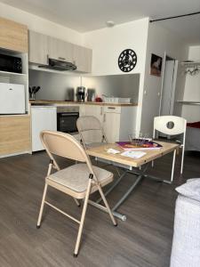 Appartements Grand studio confortable et spacieux avec terrasse : photos des chambres