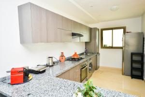 Modern Marina - Beach - Pool