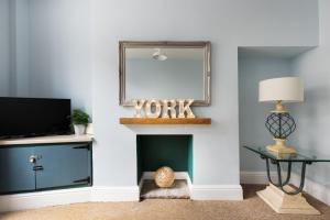 Ebor Place - Victorian Home - Free Parking - Central