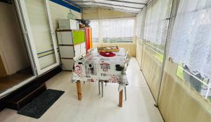 Caravane en pleine nature ferme proche de tout