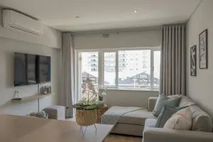 Coastal City Vibes - Stylish 2-Bedroom - Bantry Bay