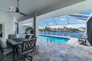 Waterfront 3 Bed I Wide Water Views I Heated Pool