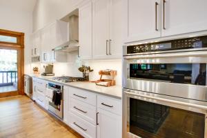 Sprawling Minnesota Home with On-Site Lake Access