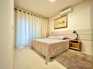 029 - Apto moderno na Praia de Bombas ótimo custo