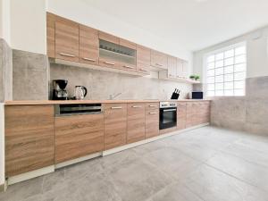 Tolstov Apartments - 4 Zimmer Wohnung mit Terrasse - 25 Min zur Messe DUS