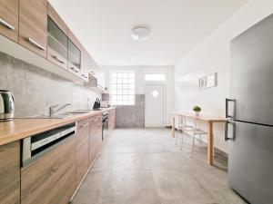 Tolstov Apartments - 4 Zimmer Wohnung mit Terrasse - 25 Min zur Messe DUS