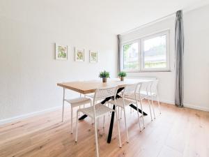Tolstov Apartments - 4 Zimmer Wohnung mit Terrasse - 25 Min zur Messe DUS