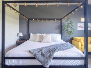 Iconic Nike Studio & Romantic Canopy Glow