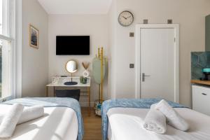 City Living Refined: Studio with Full Kitchen