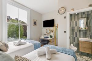 City Living Refined: Studio with Full Kitchen