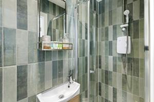 City Living Refined: Studio with Full Kitchen