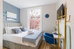 Cityscape Oasis Chic Studio for Urban Dwellers