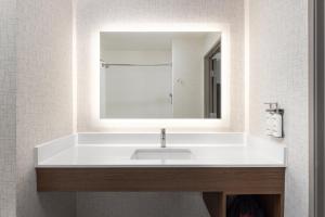 King Suite - Disability Access room in Holiday Inn Express Sacramento Cal Expo an IHG Hotel