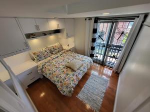 Downtown Toronto House Central 2BED 2BATH Subway Free Parking