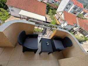 Apartment Saint Tropez Budva, Privatna garaža