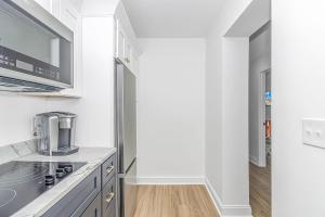 Sunny Shore Retreat Near Beach