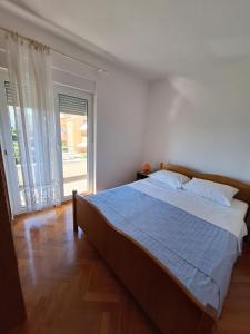 Apartment Novalja 9326b