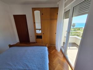 Apartments by the sea Novalja, Pag - 9326