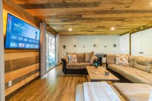 Cozy chalet with Pool and Spa